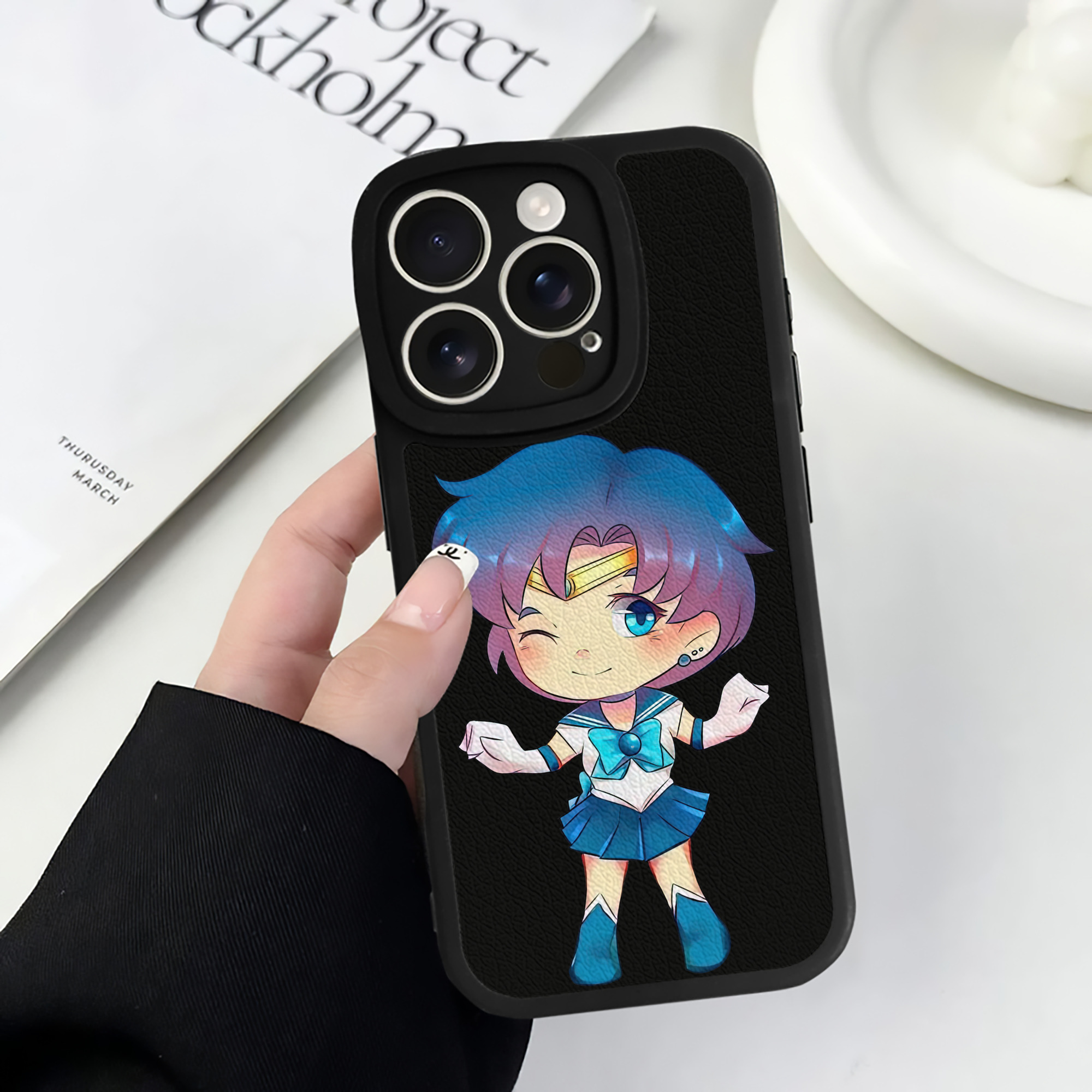 （画像用） 美少女戦士セーラームーン 水野 亜美 みずの あみ Sailor Moon Mizuno Ami 【iPhone 16シリーズ対応】シリコンスマホケース（レザー調） 材質：シリコン